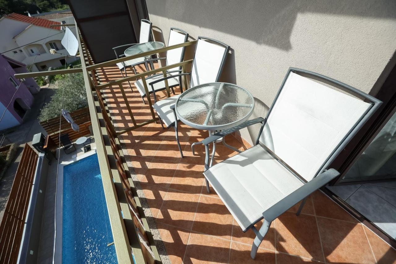 Pool Apartments Julia Zadar Bagian luar foto