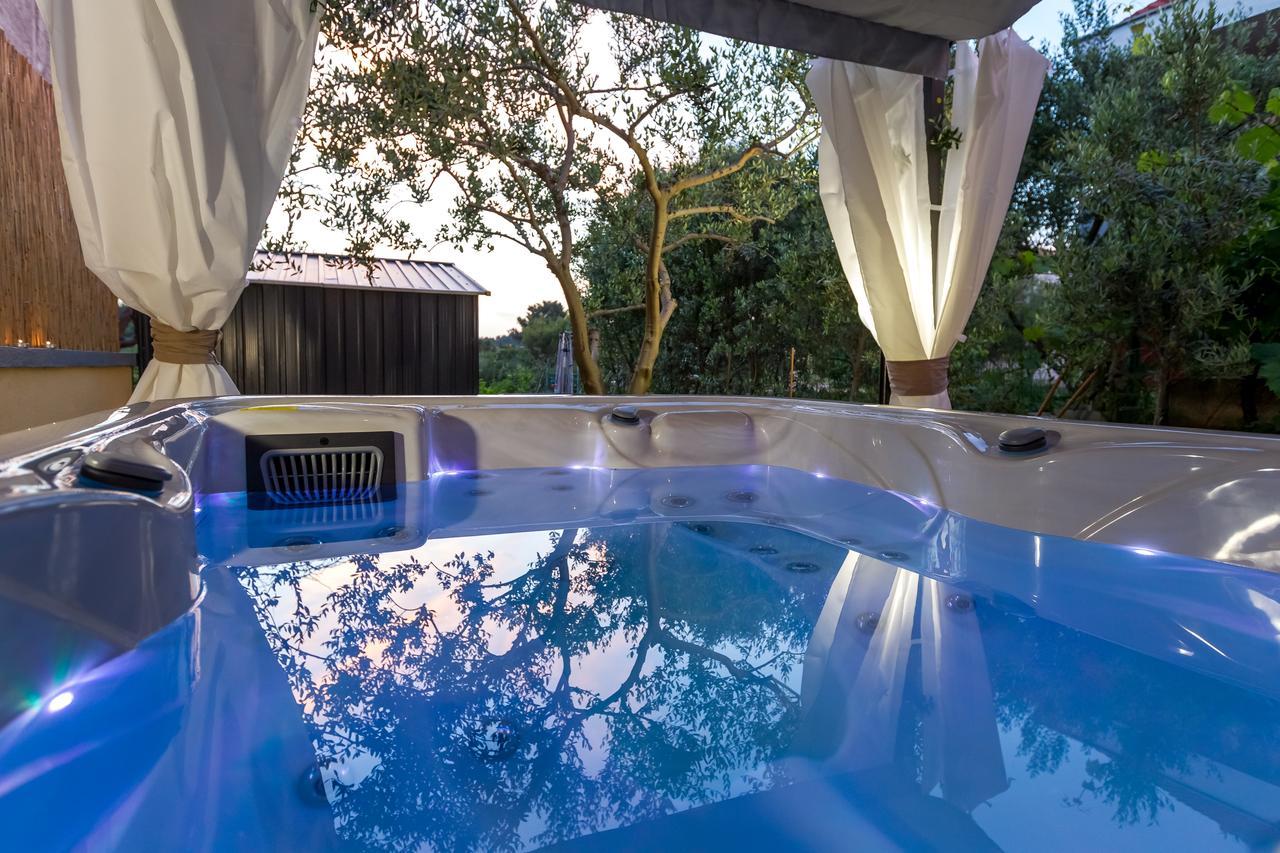 Pool Apartments Julia Zadar Bagian luar foto
